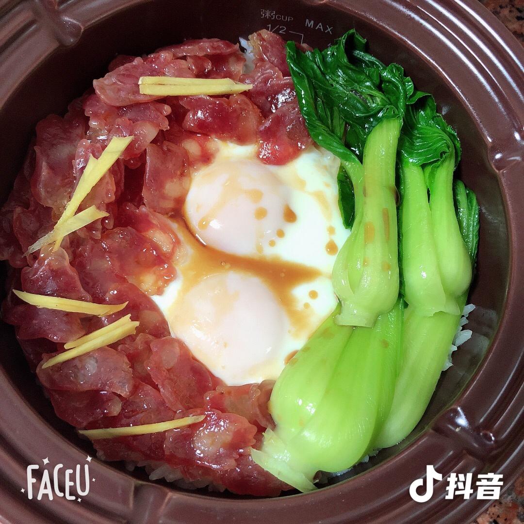 广式腊味煲仔饭