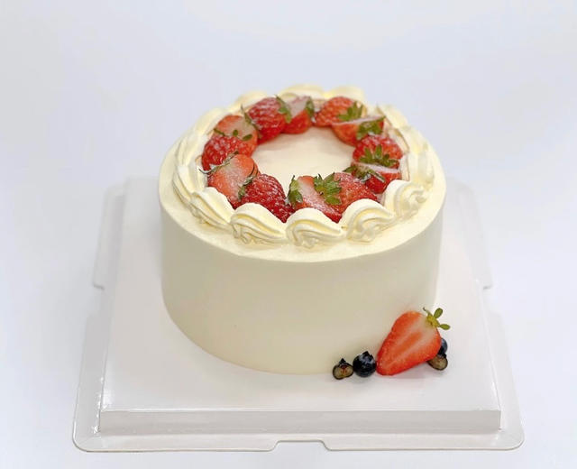 奶油草莓水果生日蛋糕（附戚风蛋糕 奶油打发教程）