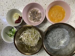 鸡蛋虾仁🍤炒粉条的做法 步骤1