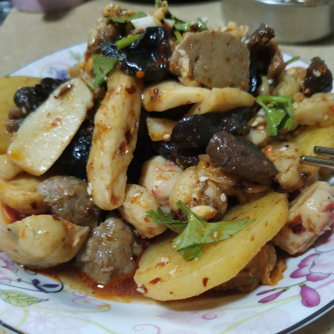 比麻辣烫好吃百倍的麻辣拌，浓郁鲜香麻辣又上瘾