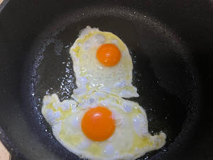 菠菜鸡蛋面 汤鲜味美的做法 步骤2