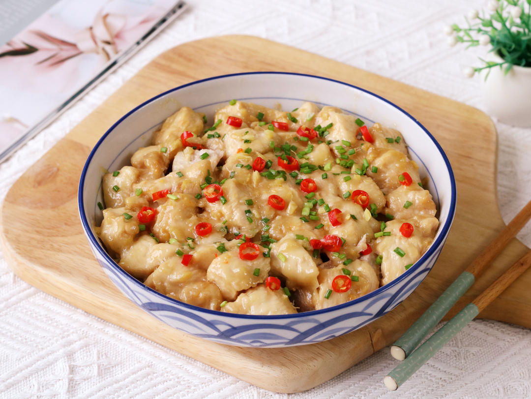 鸡胸肉蒸荔浦芋的做法