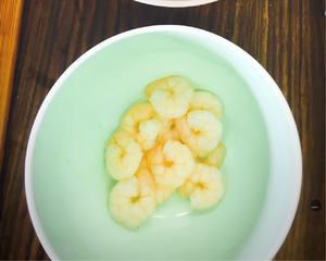 【酸奶减脂版】牛油果大虾薯片沙拉的做法 步骤4