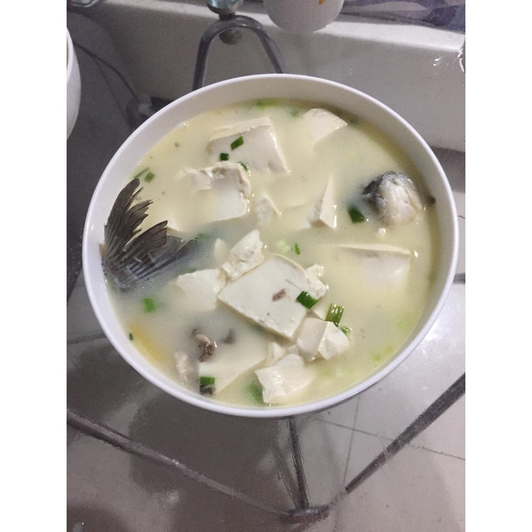 鲫鱼豆腐汤