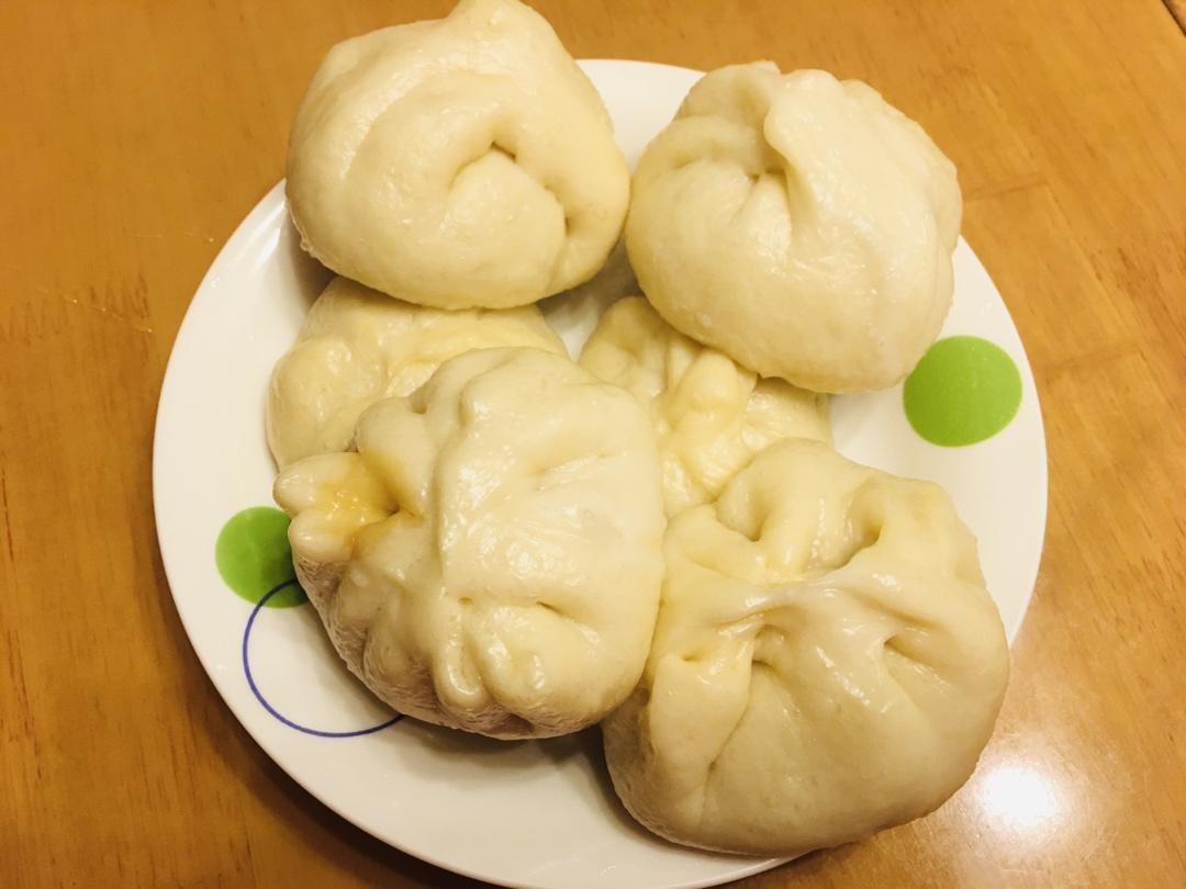 松软多汁的肉包子