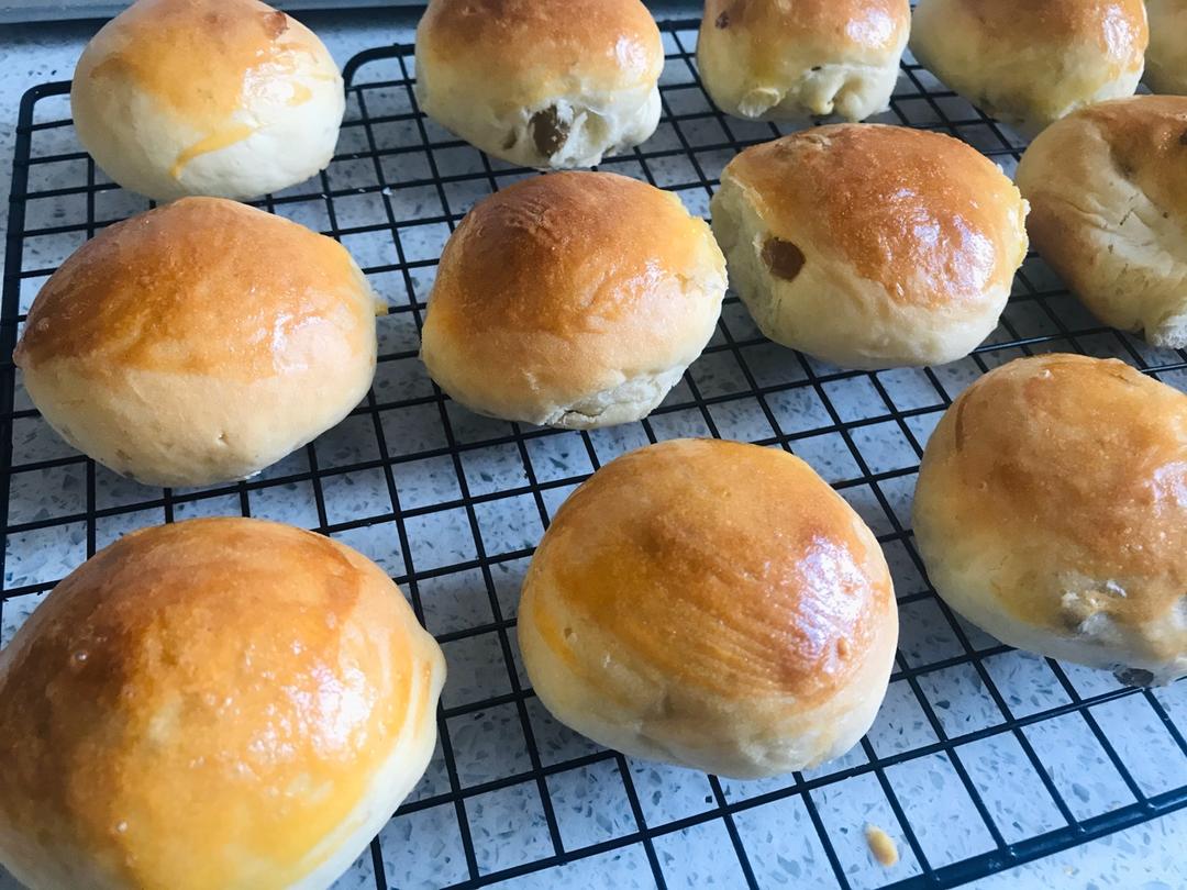 超级香软的提子小面包