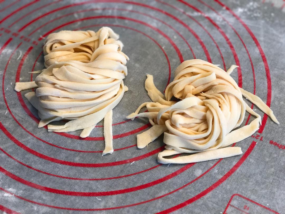 手擀面配鸡蛋酱Hand Make Noodles With Egg Sauce