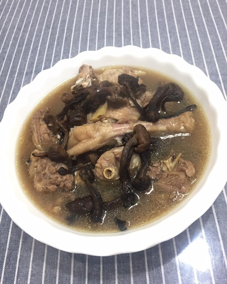 茶树菇煲鸡汤