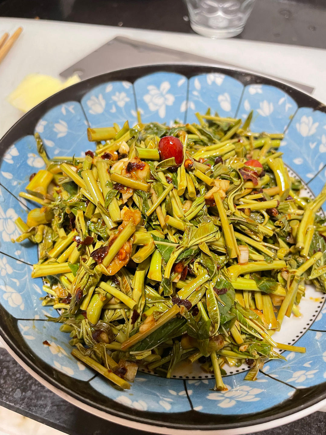5分钟做道凉拌香椿，是春天的味道吖