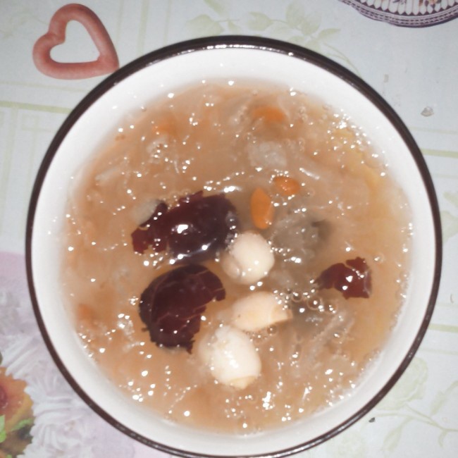 银耳莲子汤