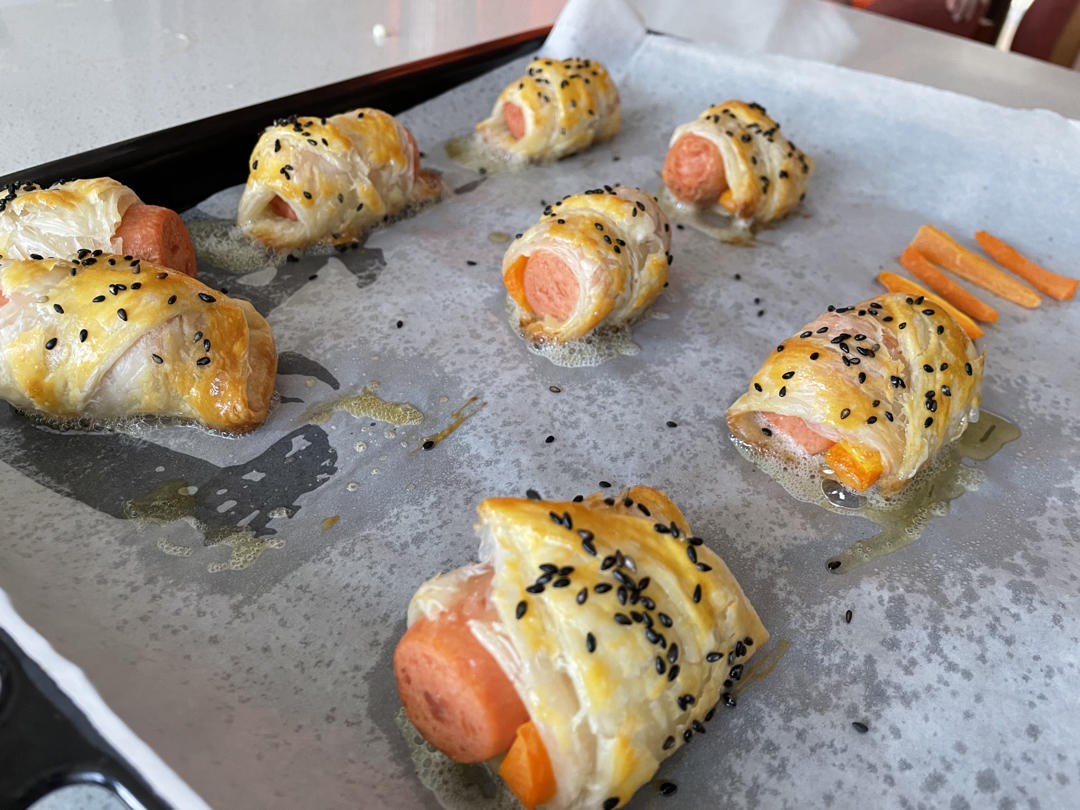 香肠酥皮卷：手抓饼皮还能这样吃，不用和面快速搞定早餐