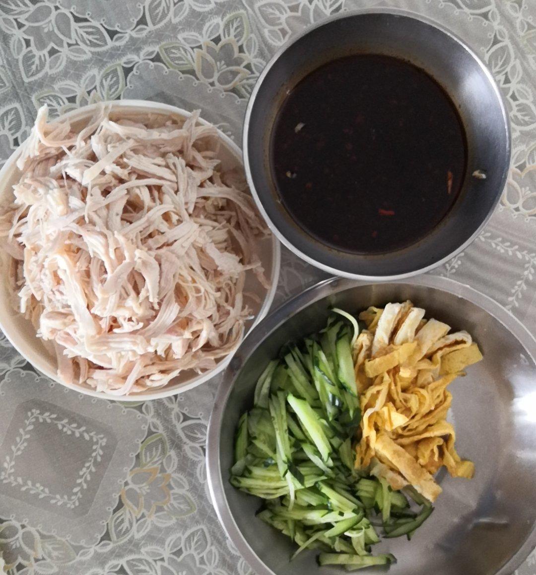 凉拌鸡胸肉荞麦面