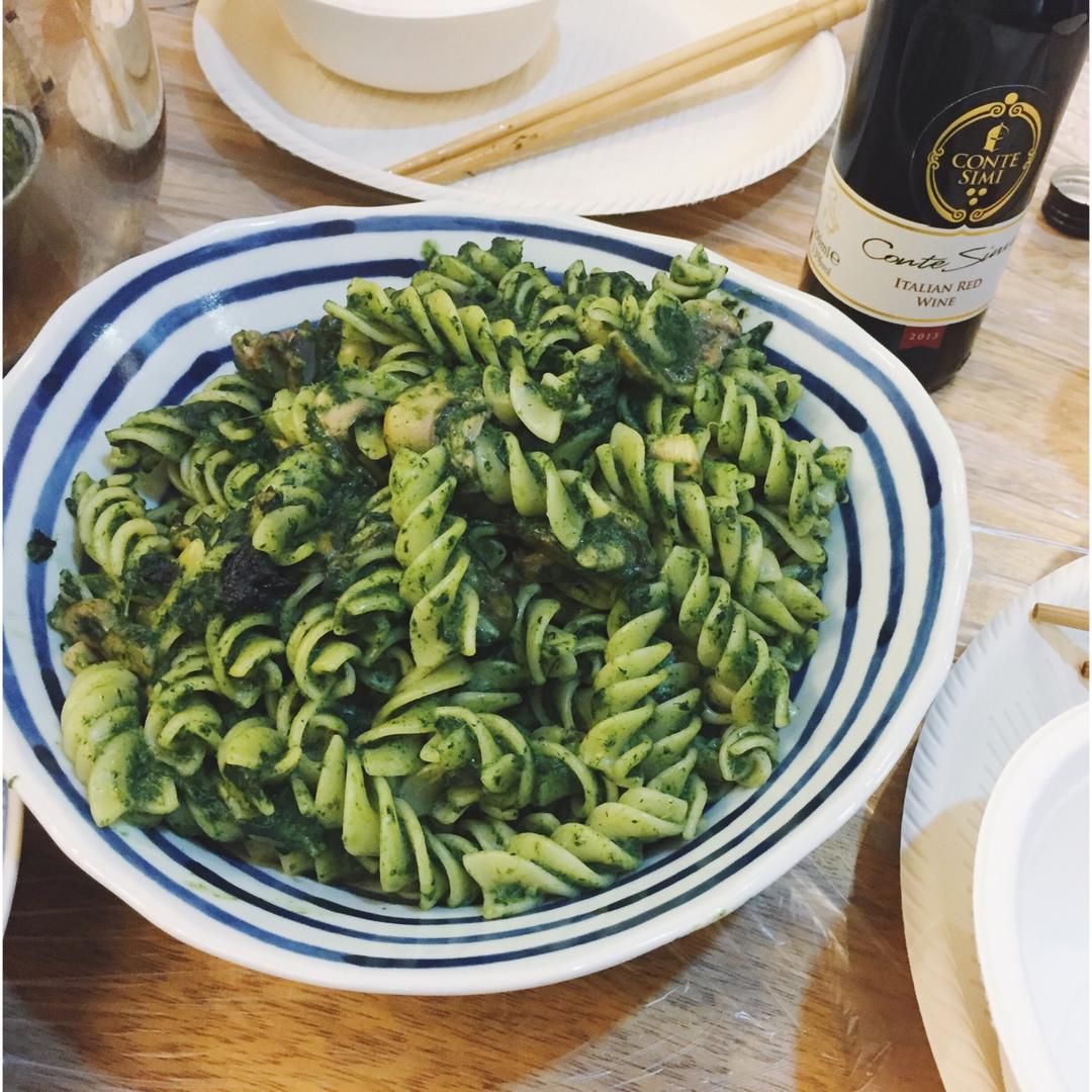 奶油菠菜青酱意大利面
