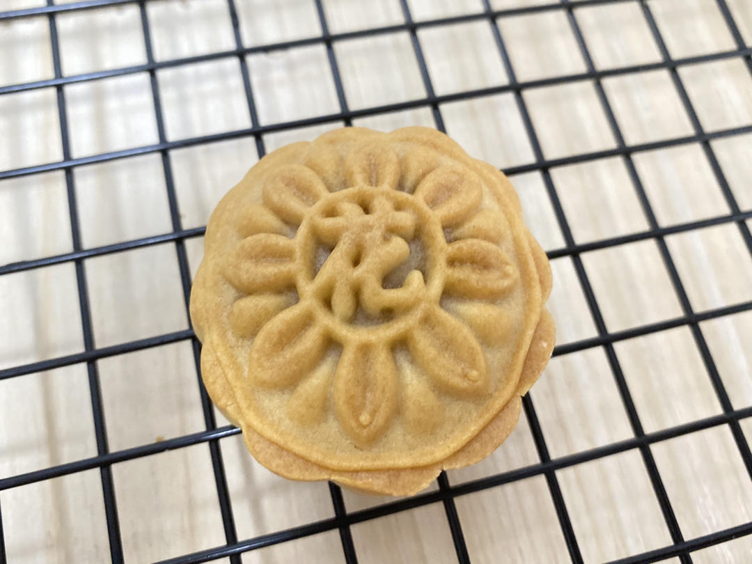 广式月饼—蛋黄莲蓉月饼