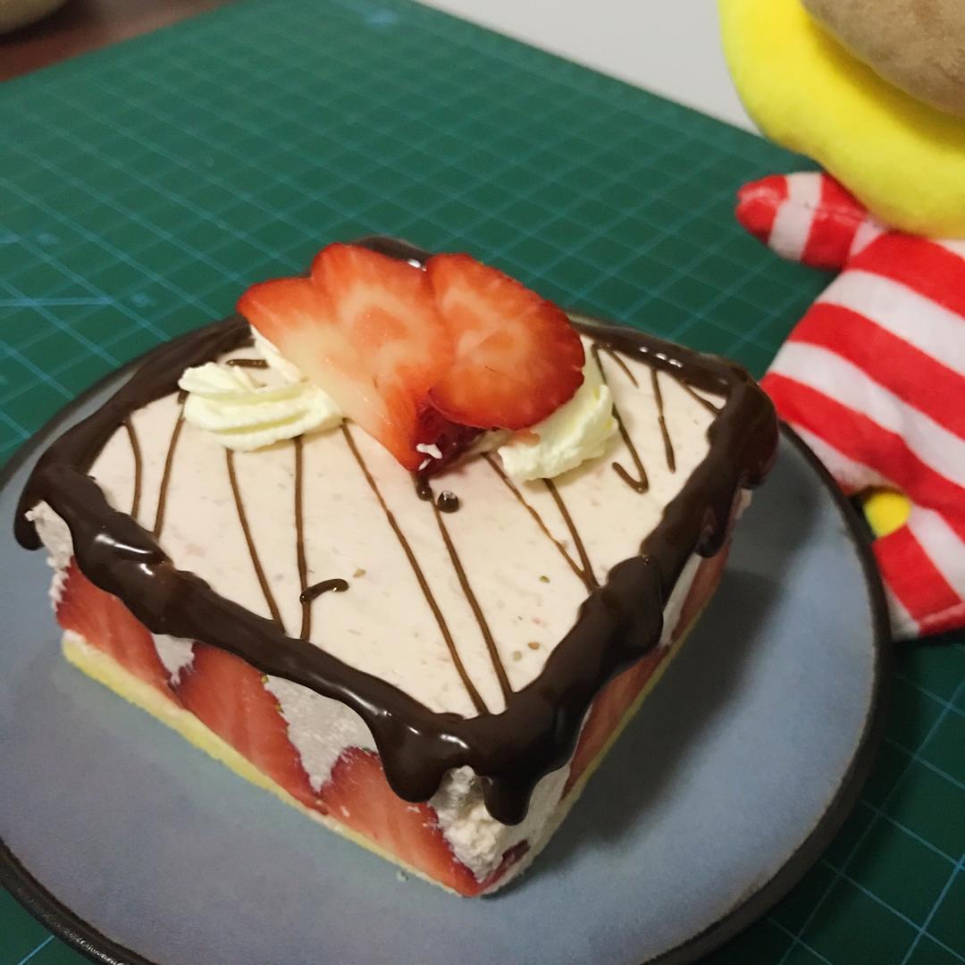 巧克力草莓慕斯蛋糕