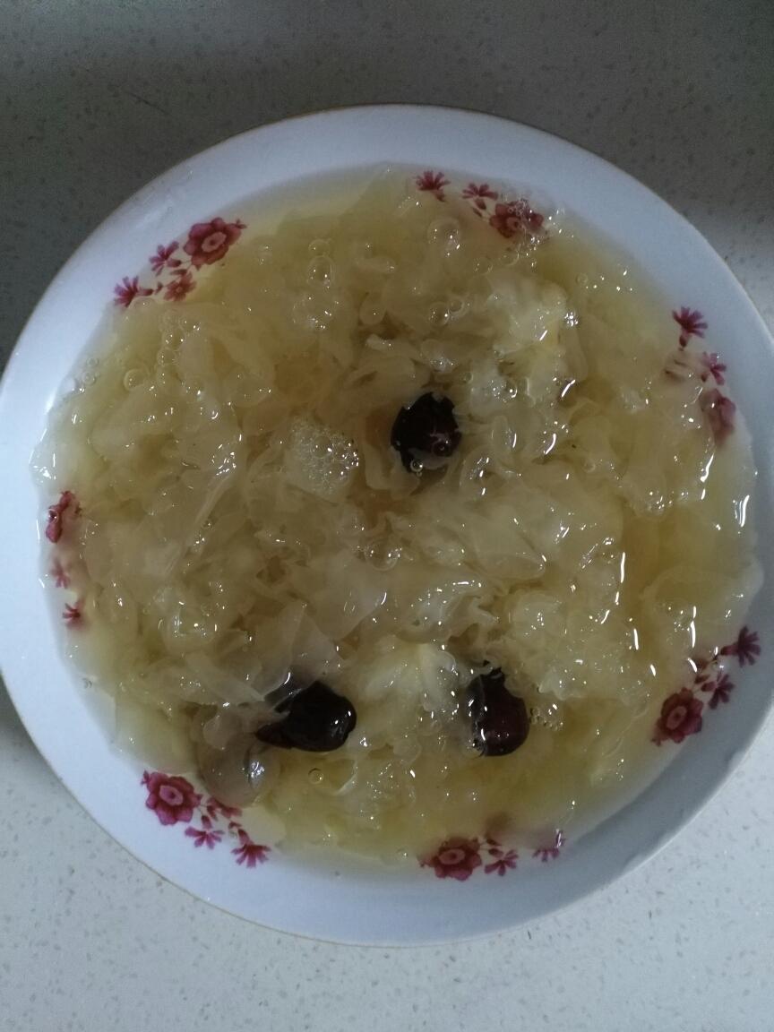 银耳红枣羹的做法
