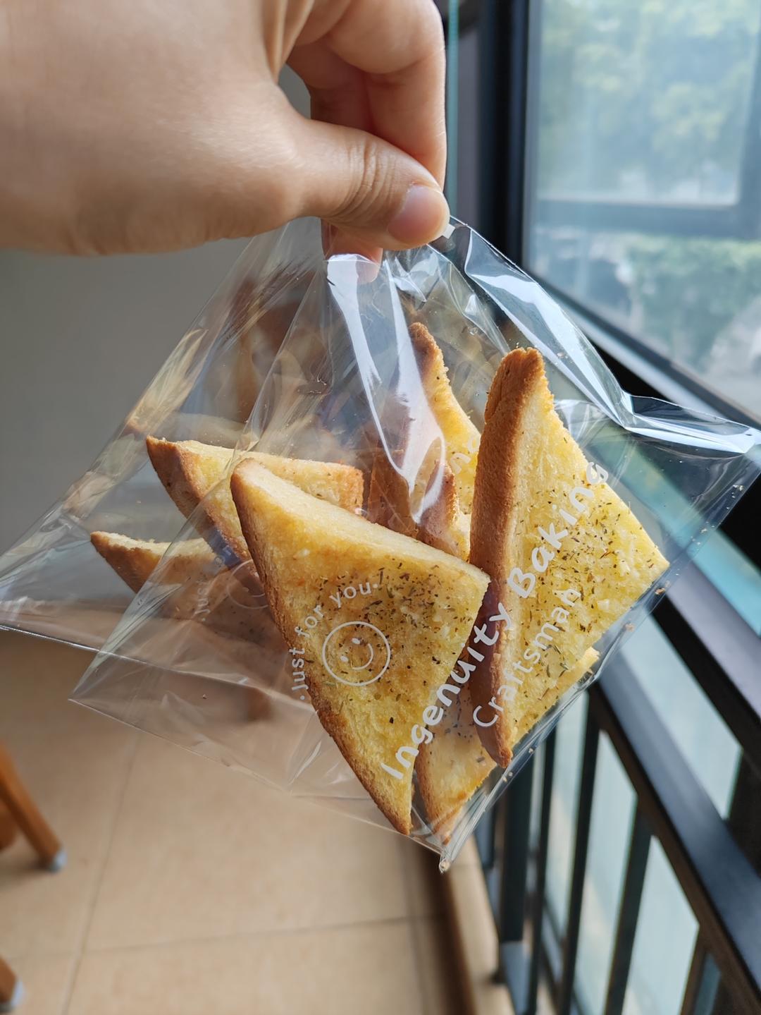 吃完还想啃手指的蒜香烤吐司面包