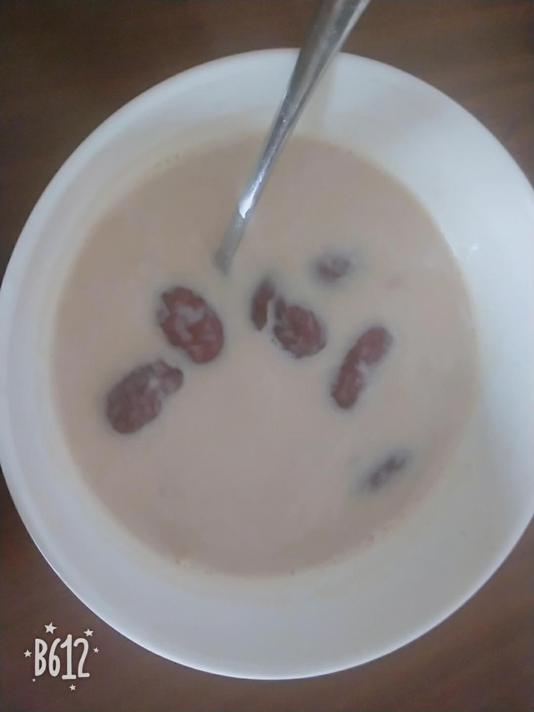 红糖姜红枣枸杞牛奶茶的做法