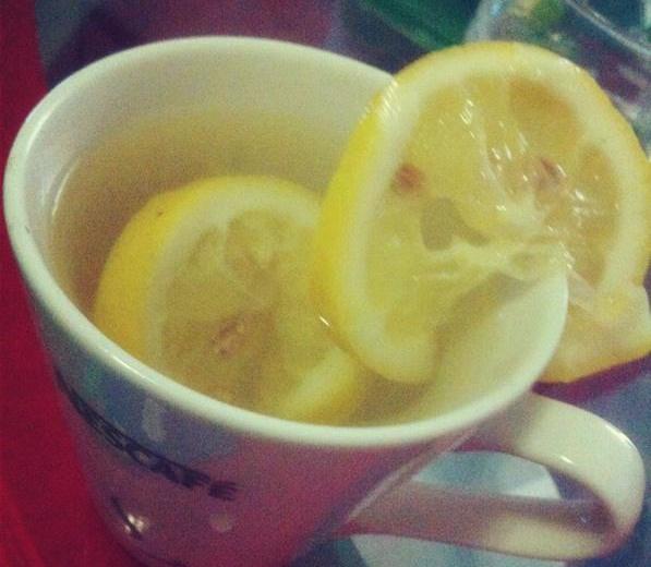 鲜柠檬汁的简易做法的做法
