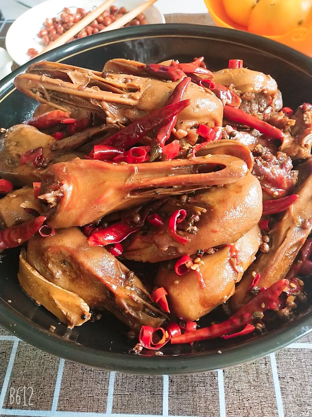 辣卤鸭头，比衢州菜馆的更够味