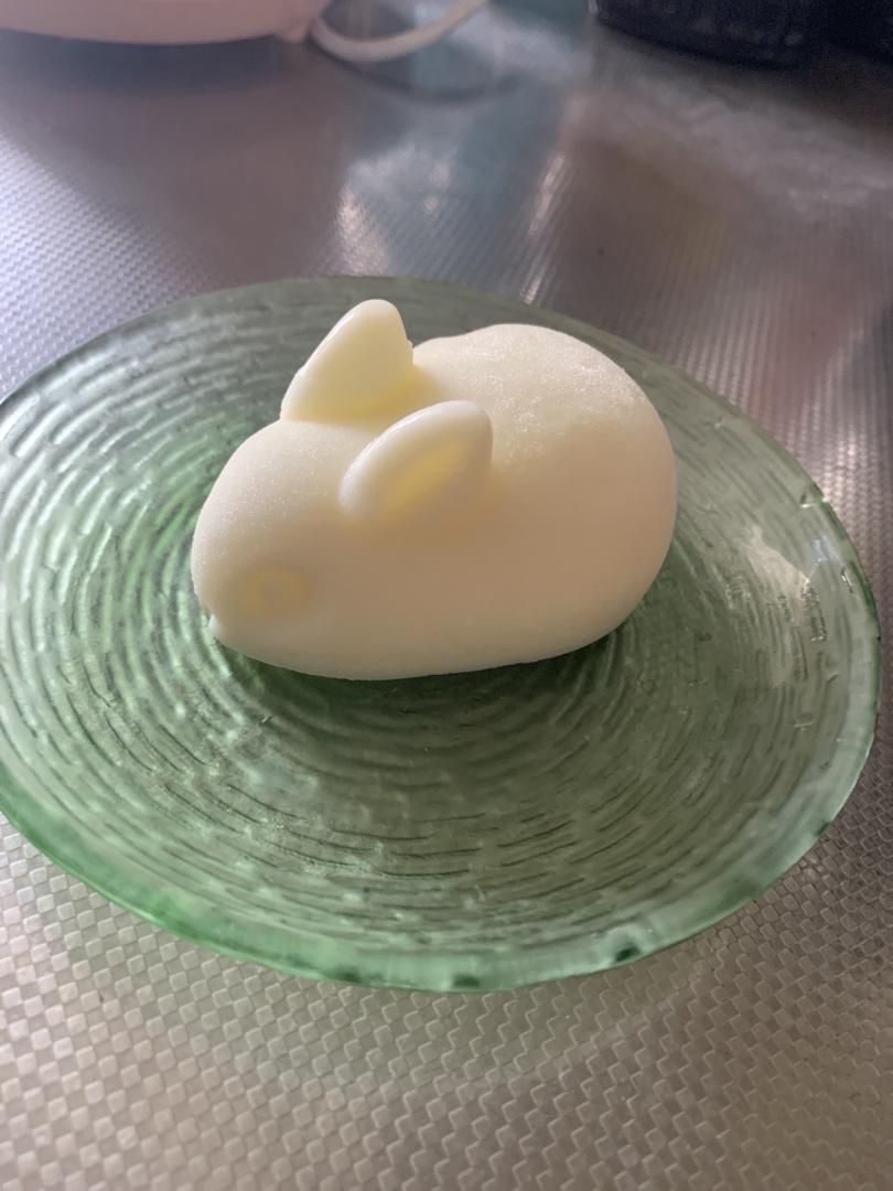 爱笑的溪溪做的小白兔酸奶慕斯