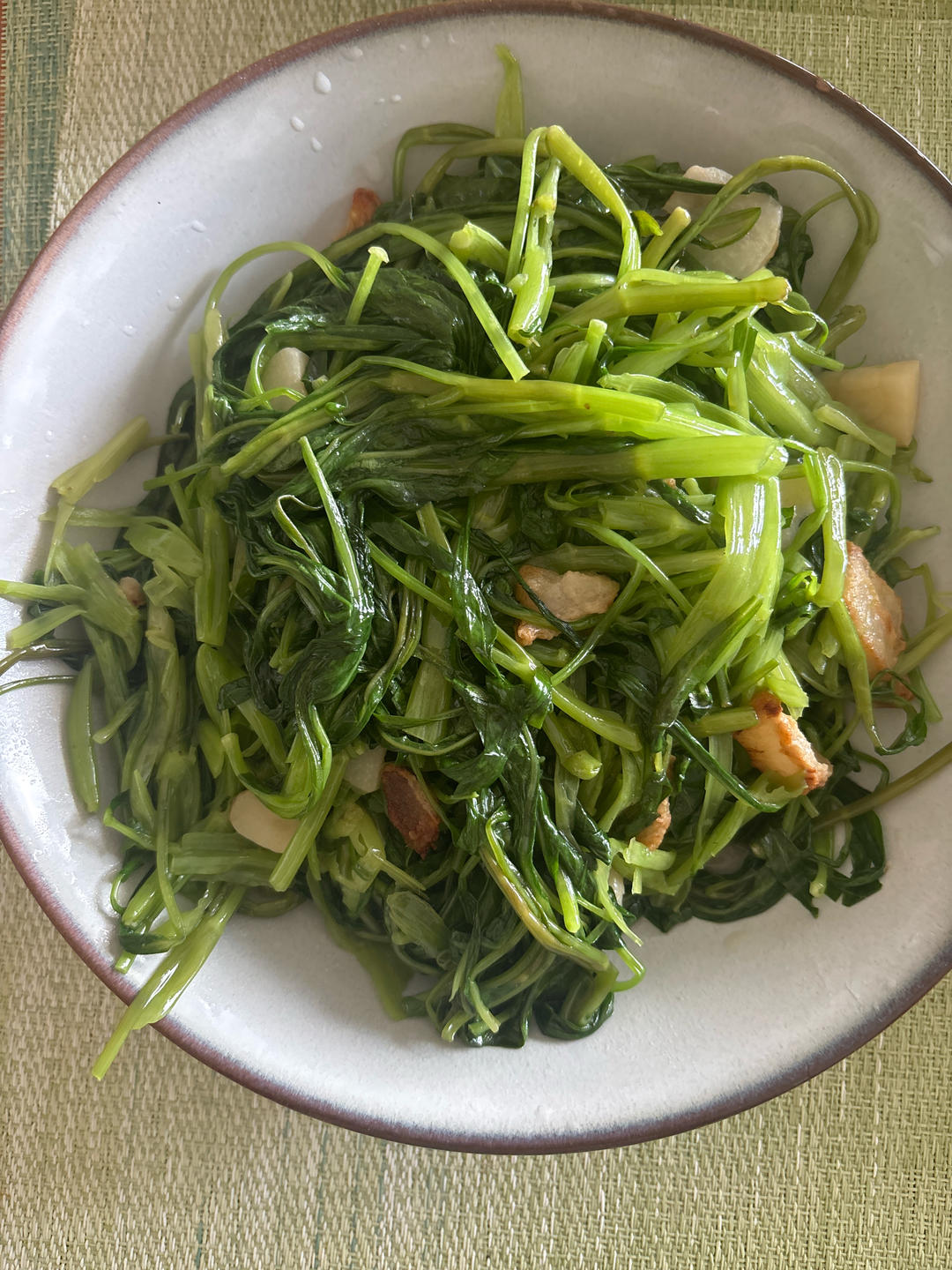 厨师长教你：“蒜爆空心菜”的家常做法，蒜香浓郁，口感爽脆