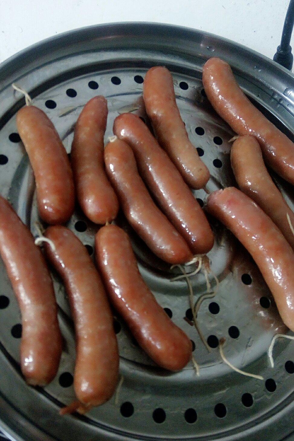 王大王与臧小臧做的自制台湾烤肠(附烤熟做法)