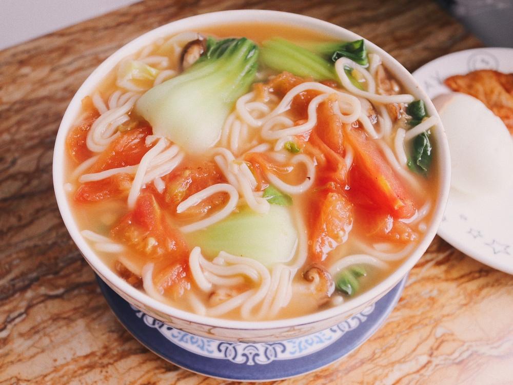 虾仁西红柿热汤面丨健康·三餐<好好吃饭8>