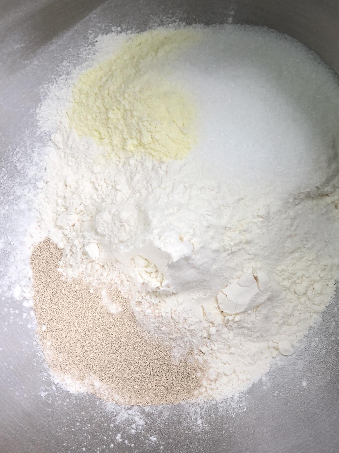 纯奶手撕吐司的做法 步骤1