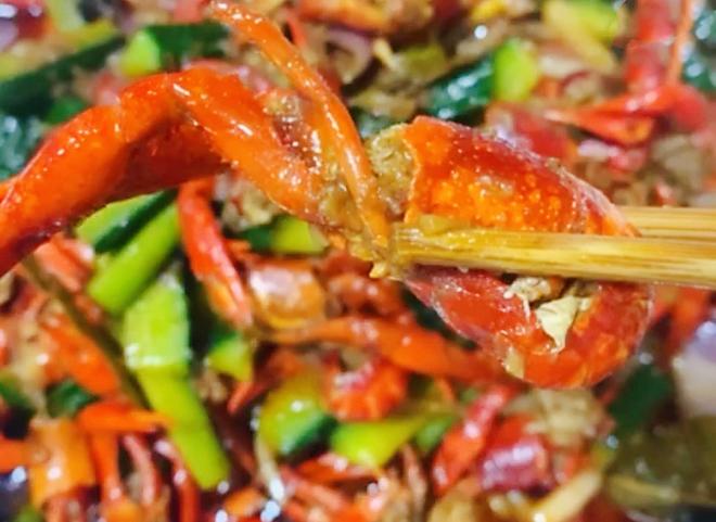 蒜香小龙虾——简单做过瘾吃的做法