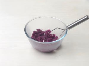 【年夜饭必备甜品】紫气东来紫薯糯米丸子的做法 步骤3