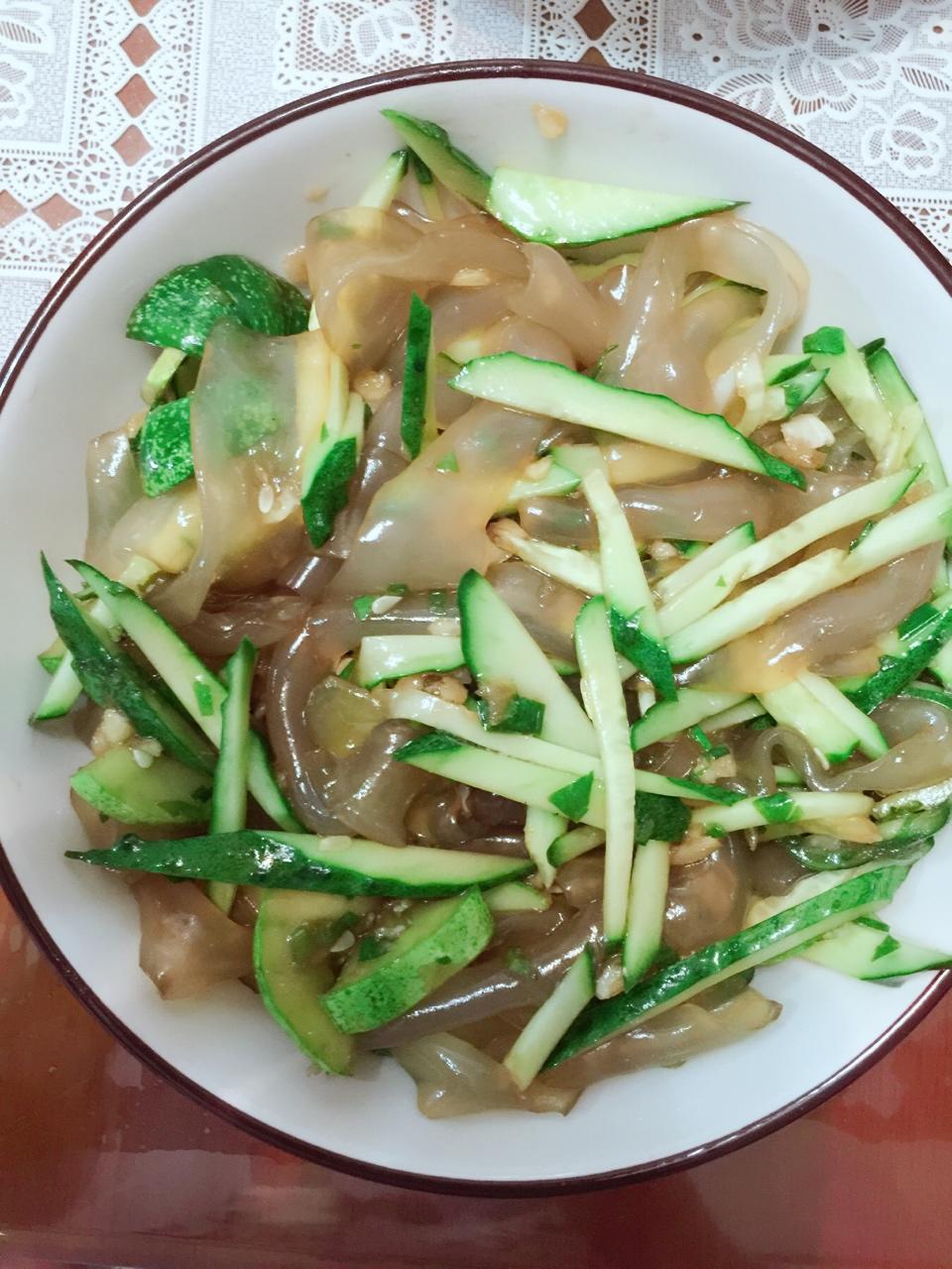 黄瓜拌拉皮