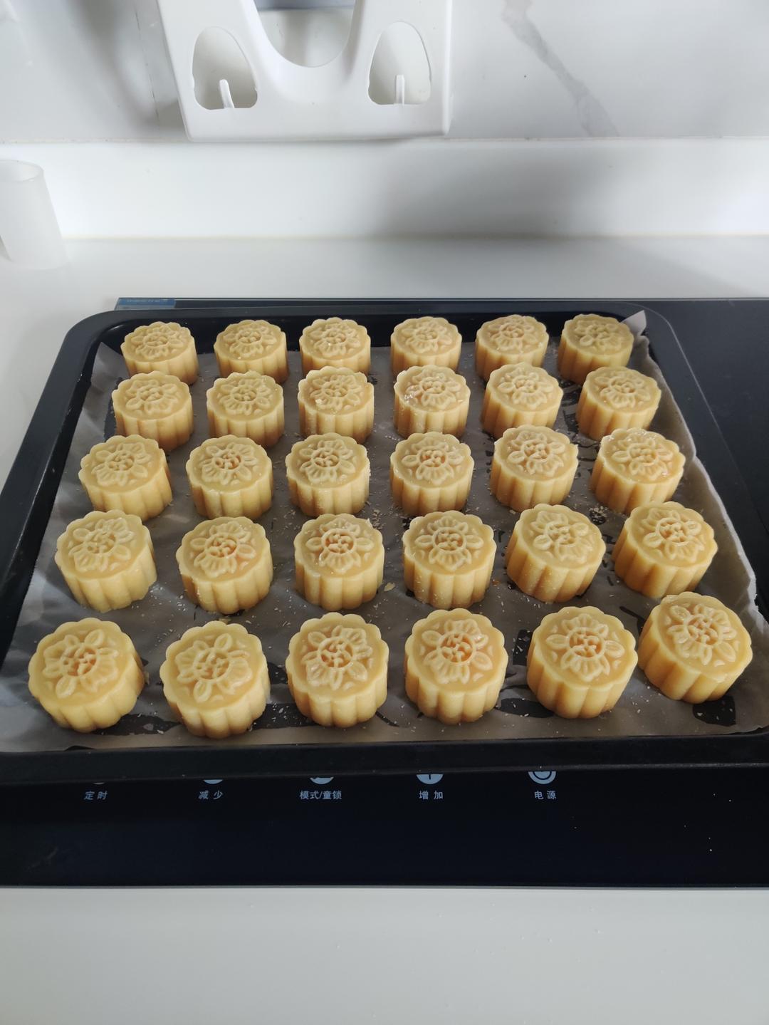 广式莲蓉（豆沙）蛋黄月饼（超详细步骤）