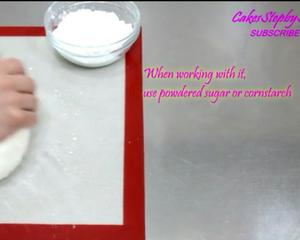 用棉花糖制作翻糖（以及干佩斯）的做法 步骤7