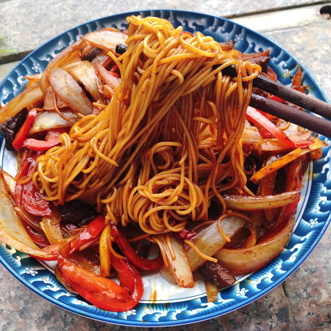 黑椒牛柳炒意面