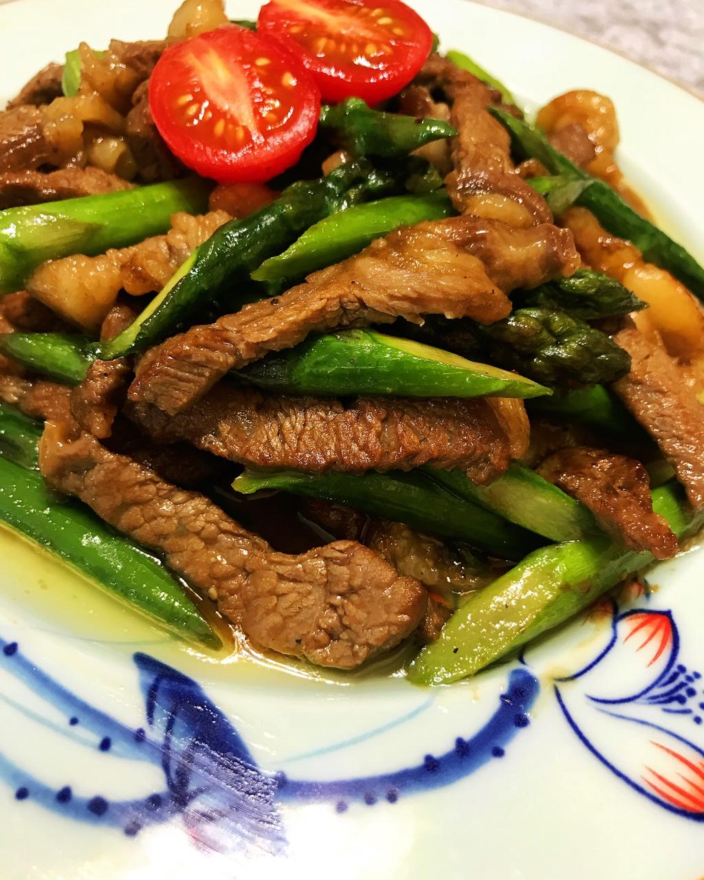 黑椒牛肉炒芦笋