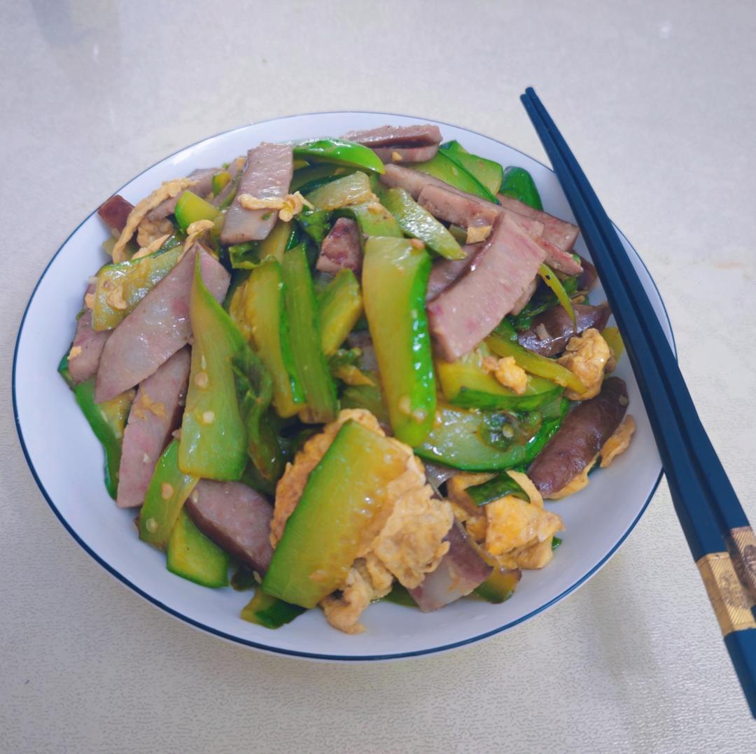 五分钟下饭菜黄瓜火腿炒鸡蛋
