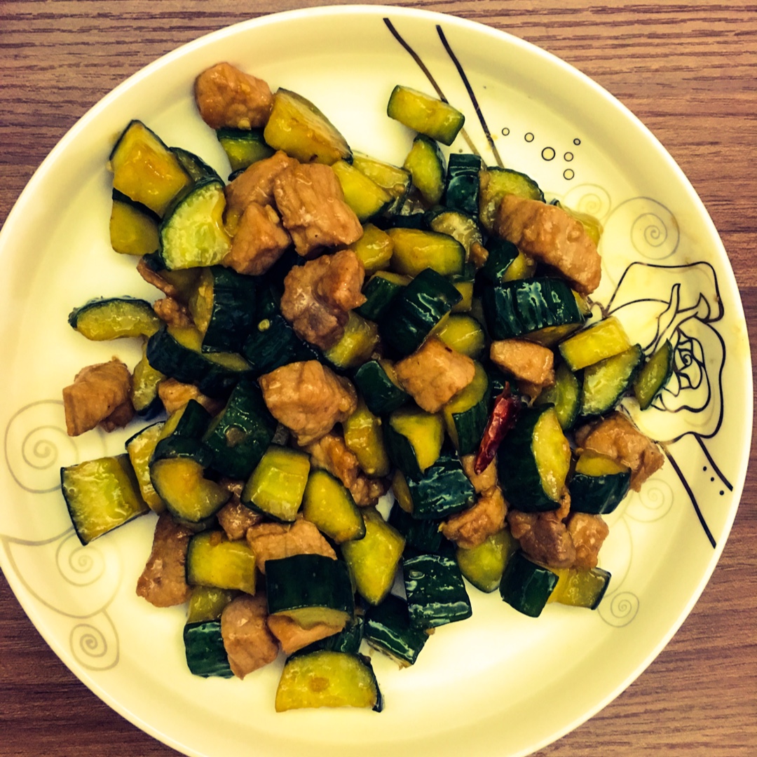 炒黄瓜肉丁