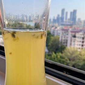夏日人气饮品，柠檬百香果水果茶
