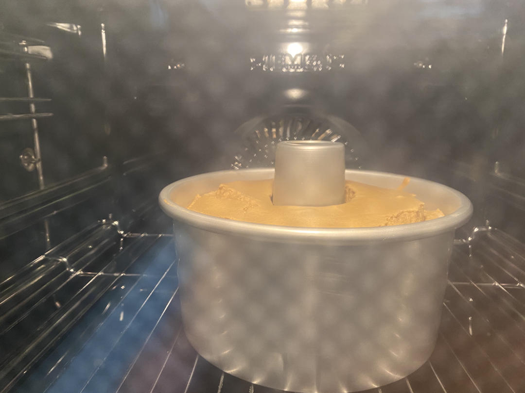 浓郁咖啡坚果戚风蛋糕