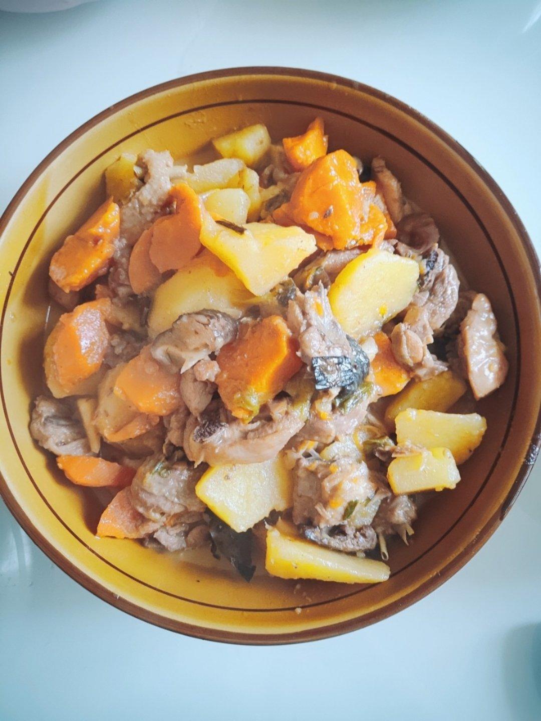 土豆炖鸡块