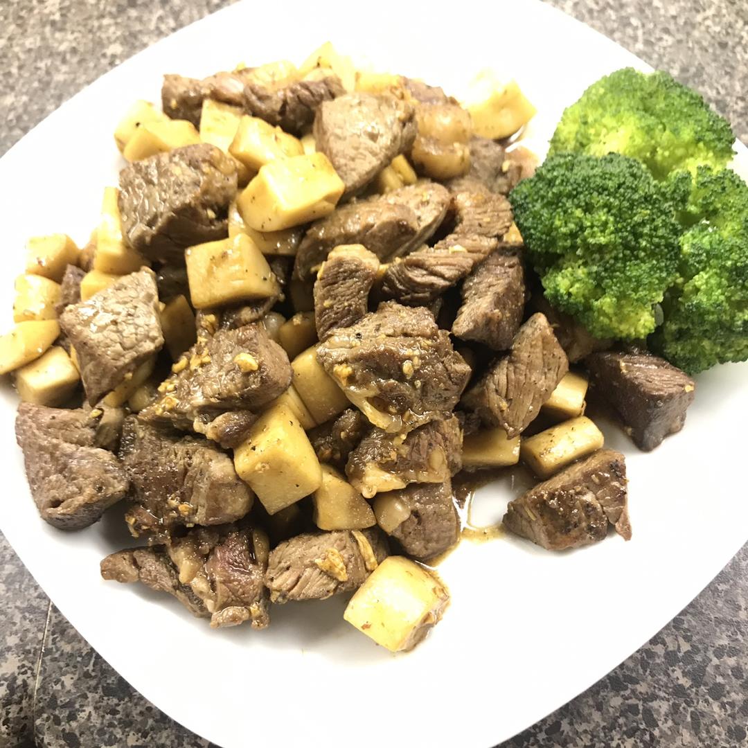 鲍杏菇黑椒牛肉粒的做法