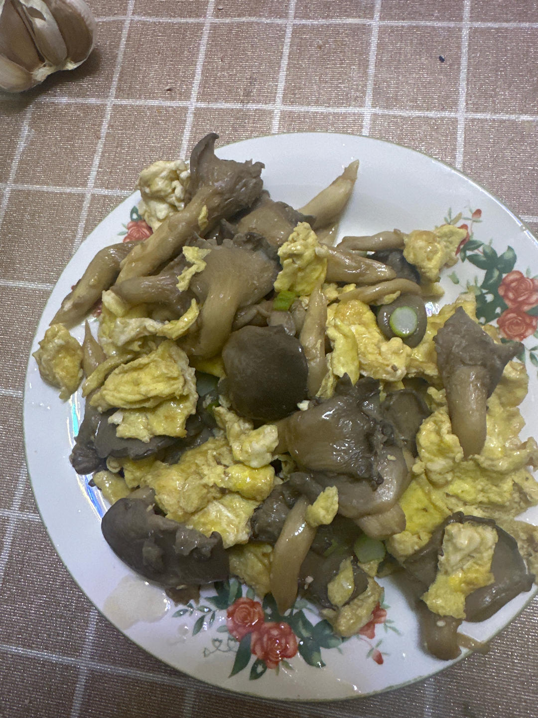 蘑菇炒鸡蛋	平菇这样炒，鲜美无比巨好吃