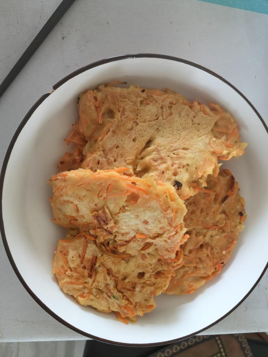 “知否知否应是绿肥红瘦”之香葱胡萝卜丝鸡蛋饼🥕（10分钟制成的营养早餐）