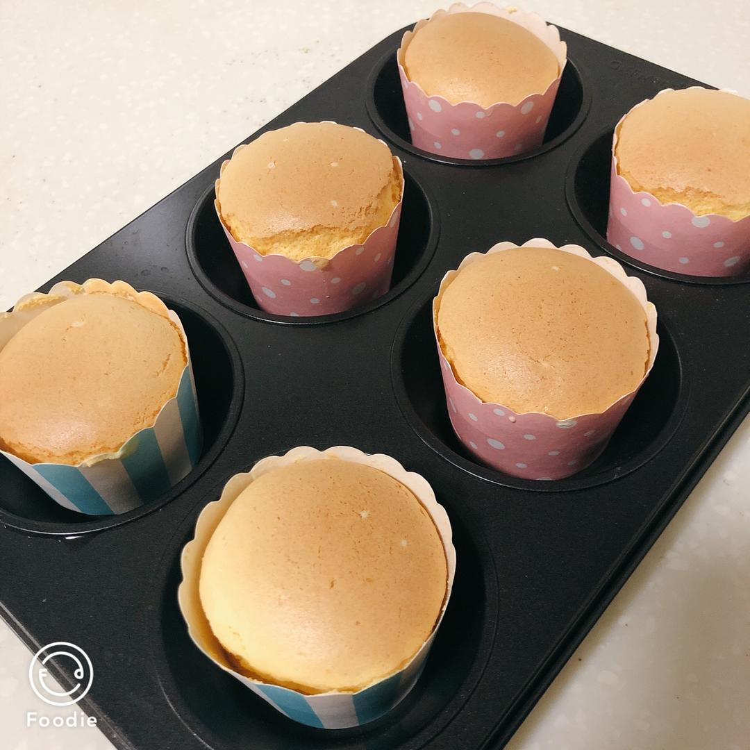 不塌不凹的纸杯戚风蛋糕