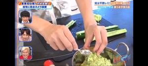 黄瓜佐明太子牛油果沙拉酱『家务活-和田明日香菜谱』的做法 步骤7