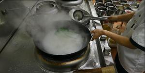 厨师长教你一道杭州名菜：“西湖醋鱼”的做法，味道非常赞的做法 步骤8