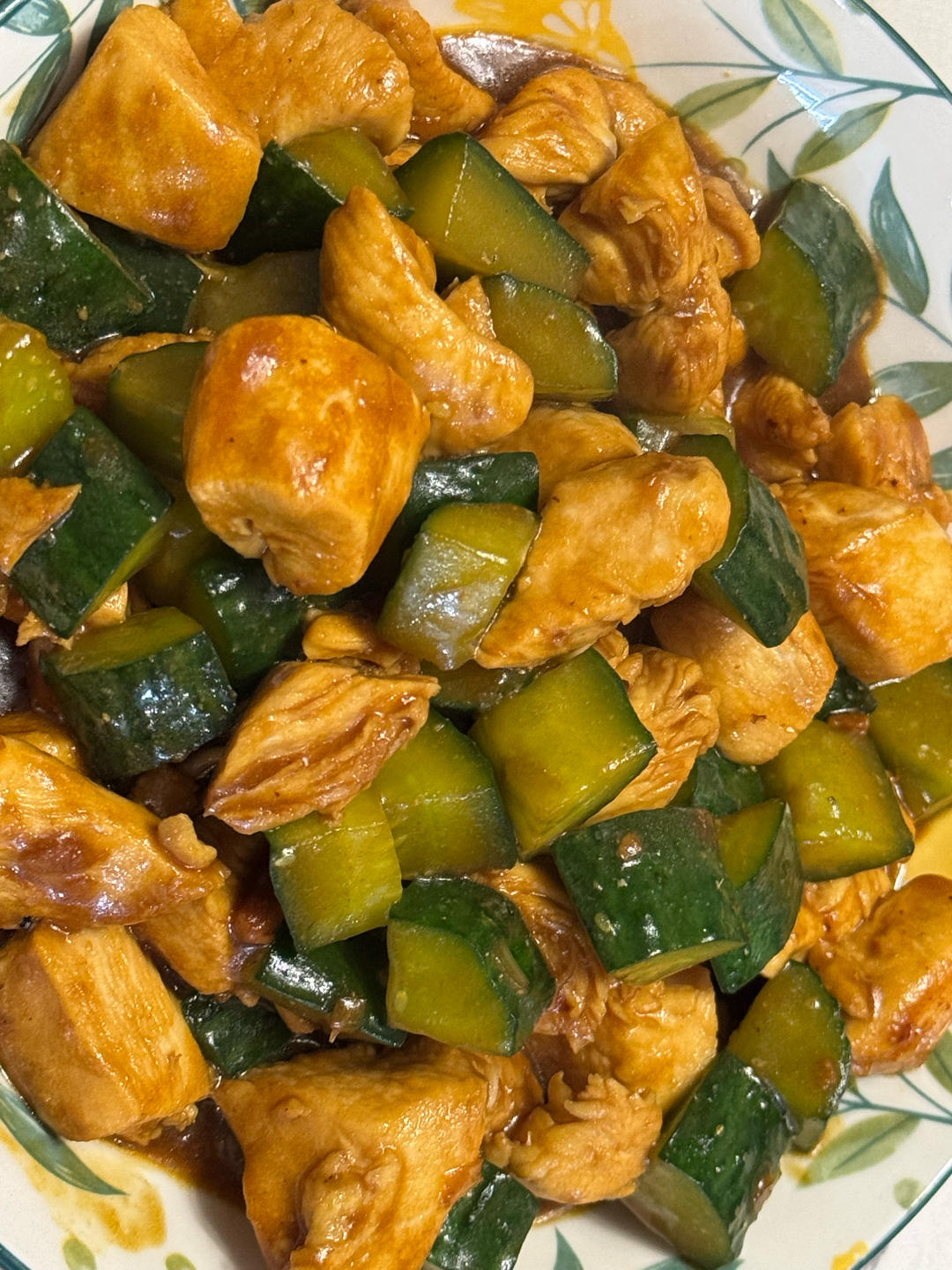 酱香浓郁的酱爆鸡丁