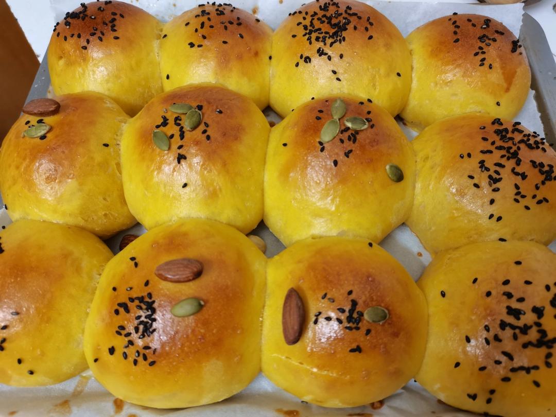 南瓜奶油小餐包（一次发酵）