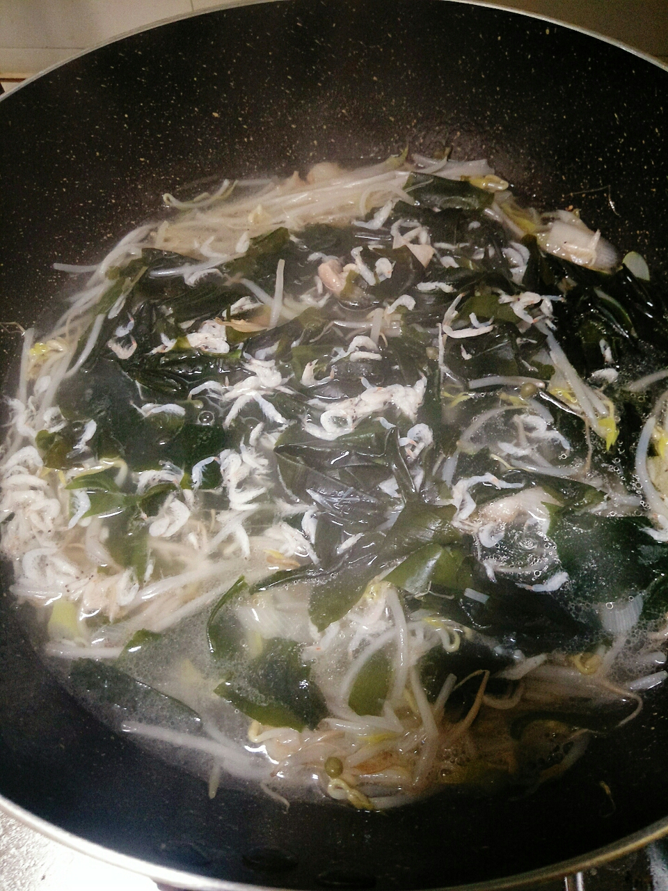 海带豆芽汤的做法 步骤3